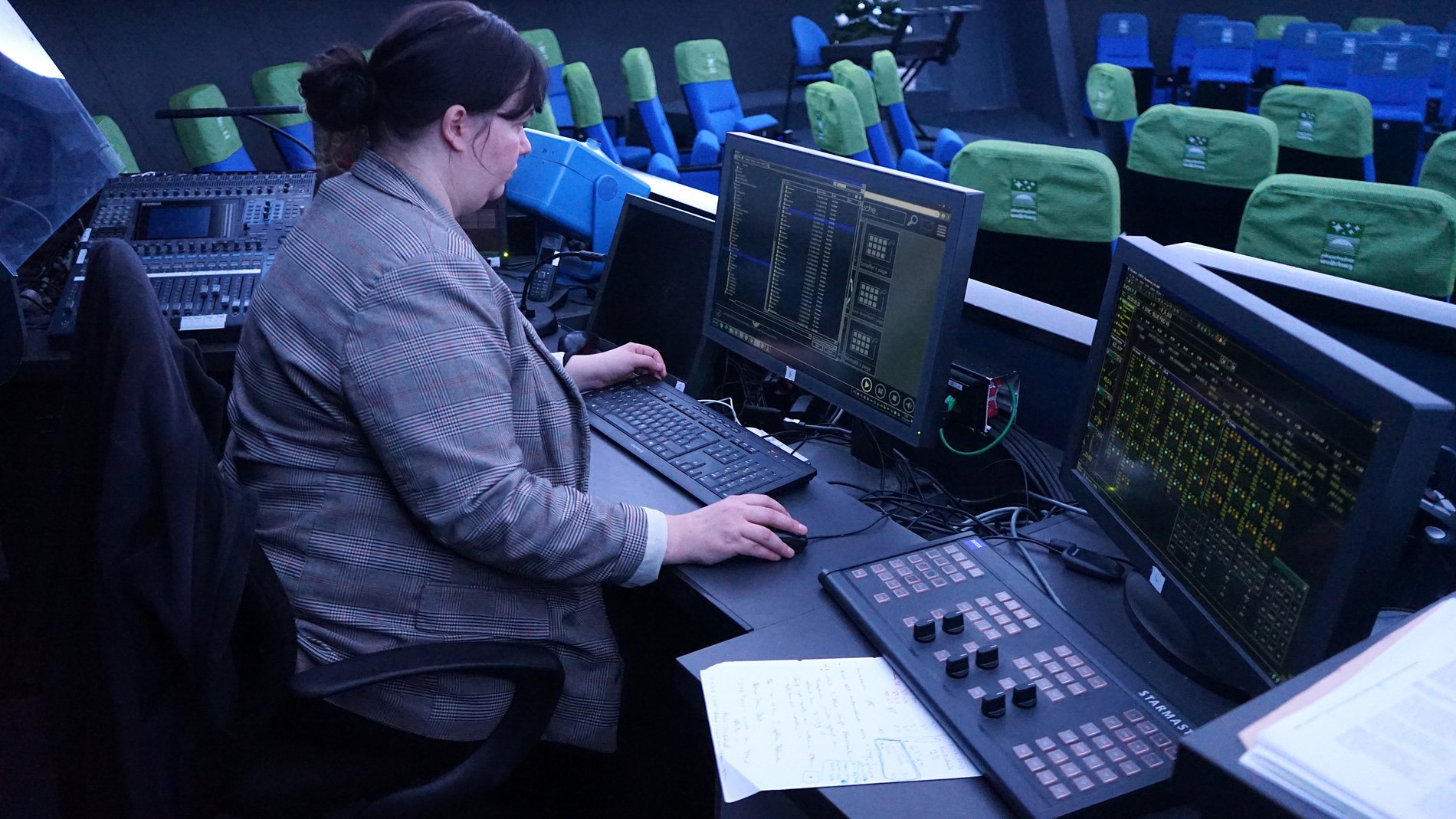 Isabell Schaffer an ihrem Arbeitsplatz.