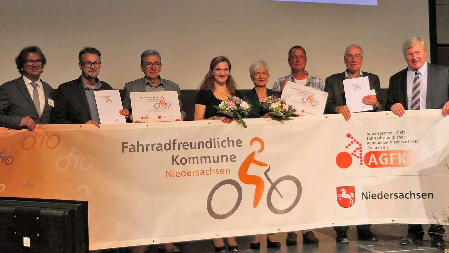 Verkehrsminister, Kreisbaurat und andere Honorationen.