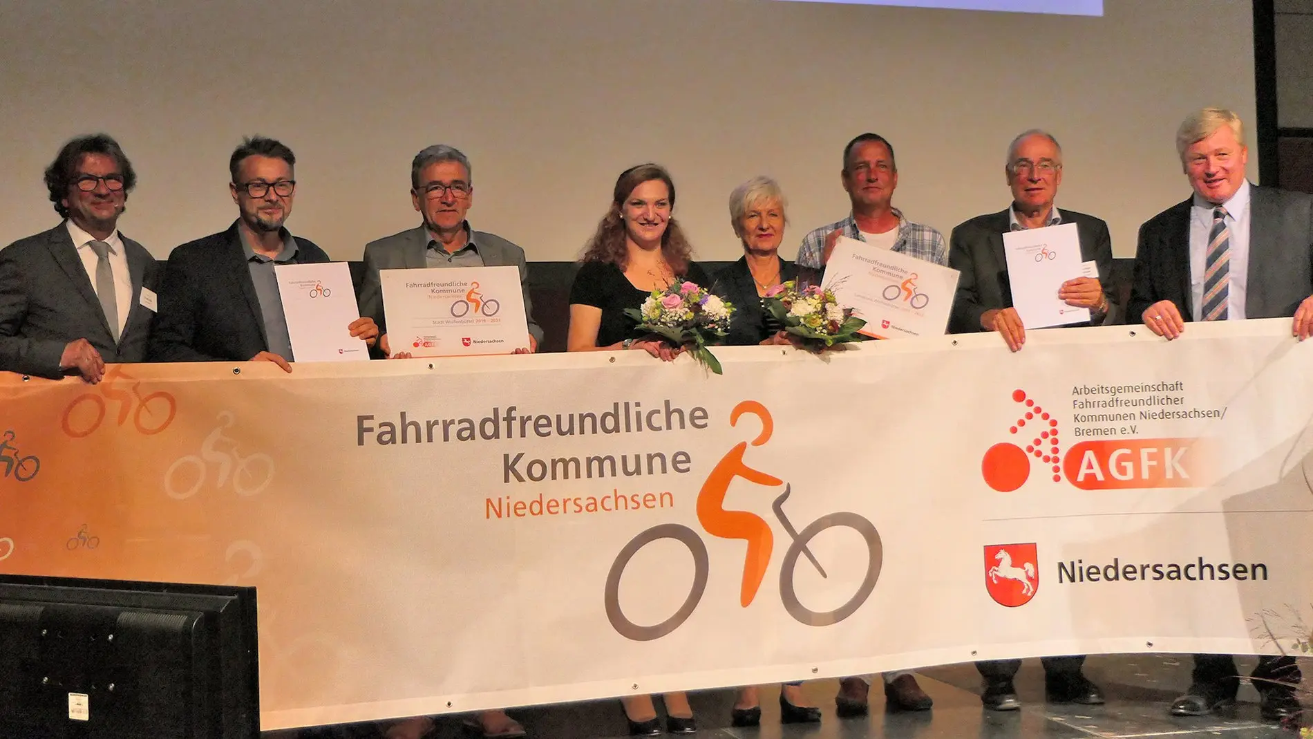 Verkehrsminister, Kreisbaurat und andere Honorationen.