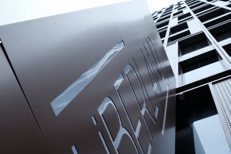 Hochhaus in Braunschweig von unten fotografiert.