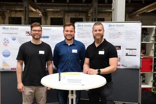 Drei wissenschaftliche Mitarbeiter der TU Braunschweig und Ostfalia stellen das Projekt "Digitale Kompetenzen in der Weiterbildung" vor.