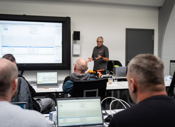 … und die Seminarteilnehmer lauschen gebannt.