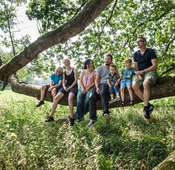 Familie im Wolfsburger Stadtwald. (Bildrechte: Thomas Knueppel)