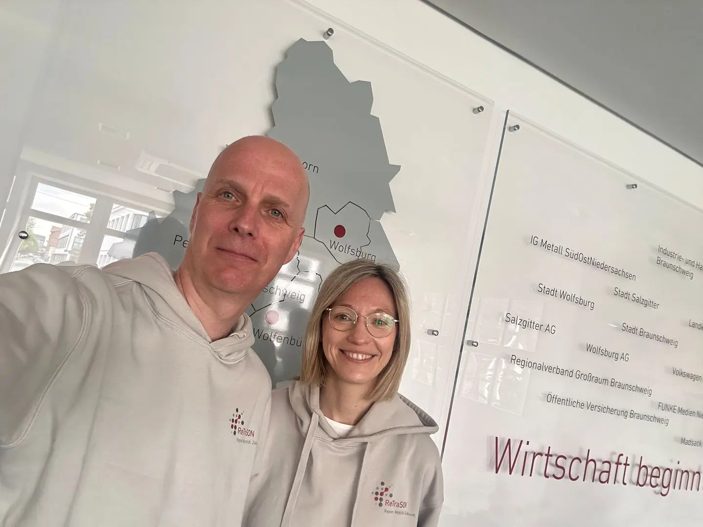 Hinrich Weis und Simone Lange von ReTraSON.