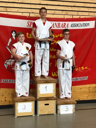 Kampfsportler des SV Roklum/Yong Vereins Wolfenbüttel auf dem Siegertreppchen.