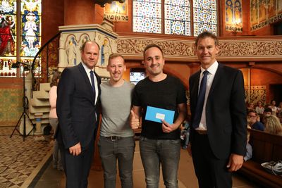 Die Preisverleihung zur Initiative „Gemeinsam Helfen“ in Peine. 