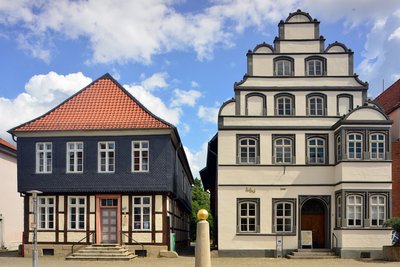 Man blickt auf das Kavalierhaus Langer Jammer in Gifhorn