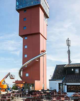 Im Landkreis Goslar bei Braunlage steht der neue Wurmberg-Aussichtsturm.