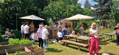 Hobbygärtner beim Urban Gardening in Wolfsburg.