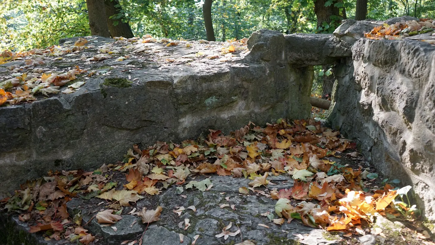 Man sieht die Schießscharte, die von der Werhhaftigkeit der Burg zeugt.