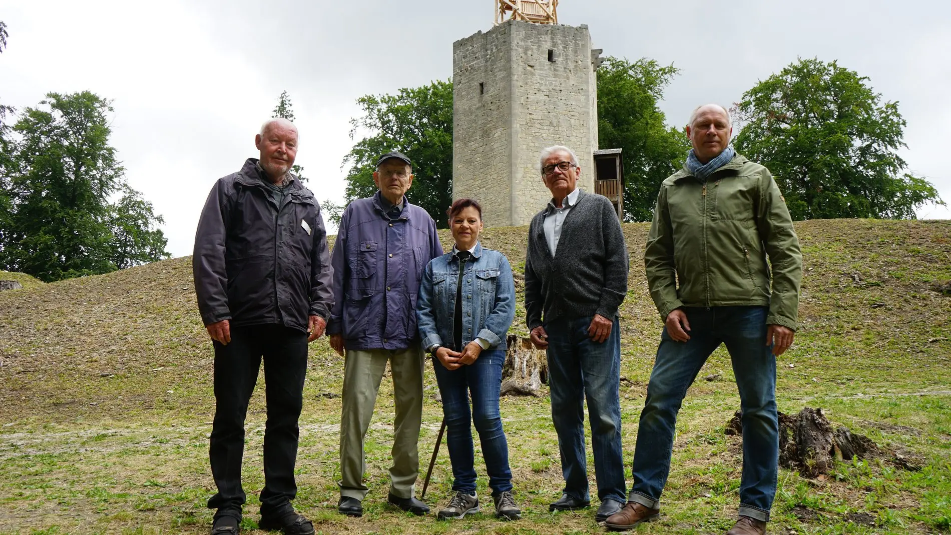 Engagierte Frauen und Männer: Die Vorstandsmitglieder des Fördervereins Burg Lichtenberg
