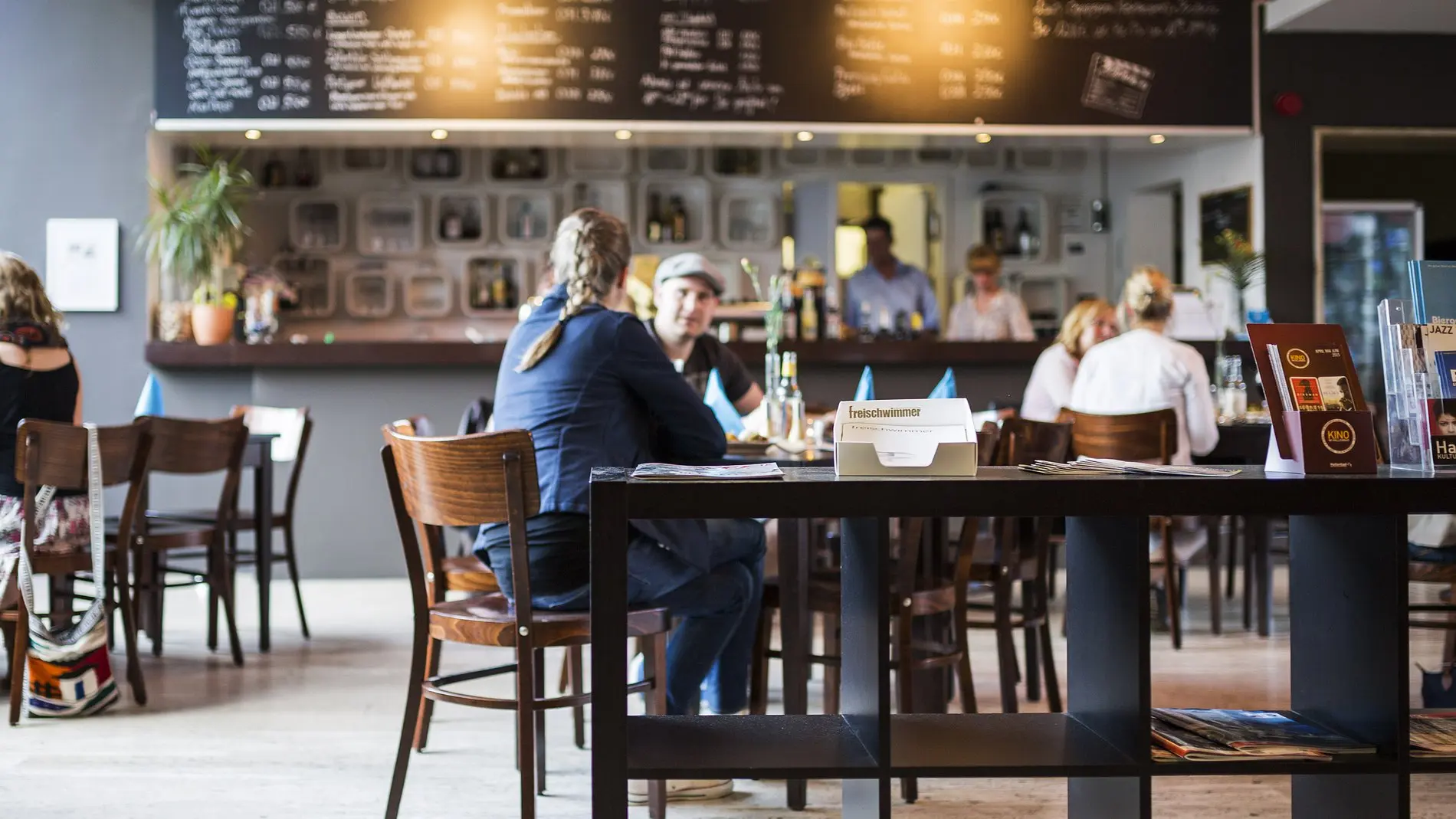 Ansicht Cafészene im Hallenbad Wolfsburg