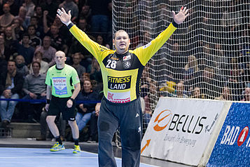 Ariel Panzer jubelt während des Handballspiels des MTV Braunschweig gegen Hannover 