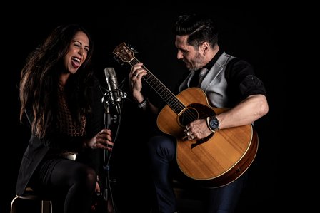 Sposito und Manzano musizieren.