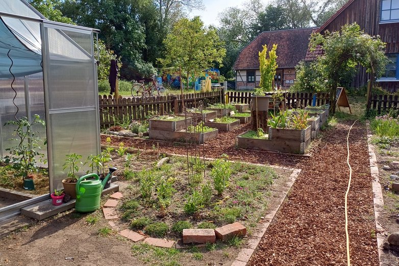 Im Gemeinschaftsgarten können die Kleinen schon früh zusammen gärtnern.