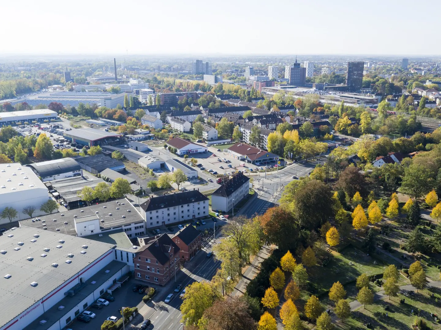 Bahnstadt-Areal mit Hauptgüterbahnhof und BraWoPark.
