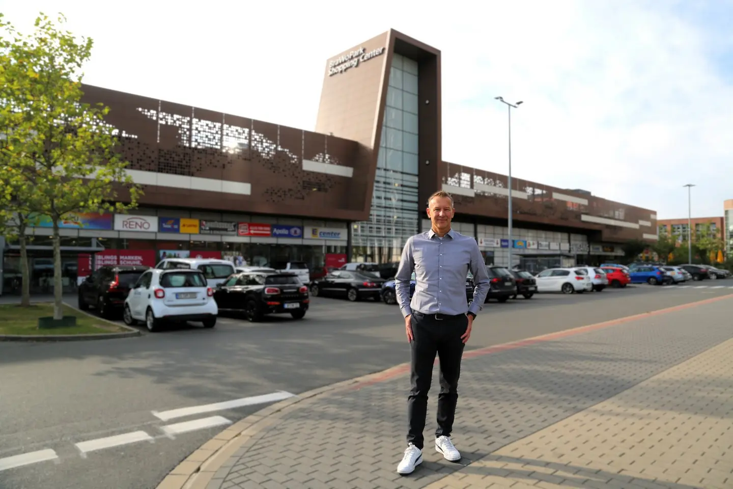 Center Manager Guido Reuter vor dem Shopping Center.