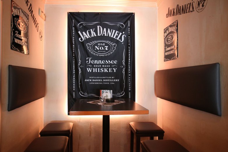 In der Gifhorner Kultbar H1 gibt es eine stimmungsvolle Sitzecke.