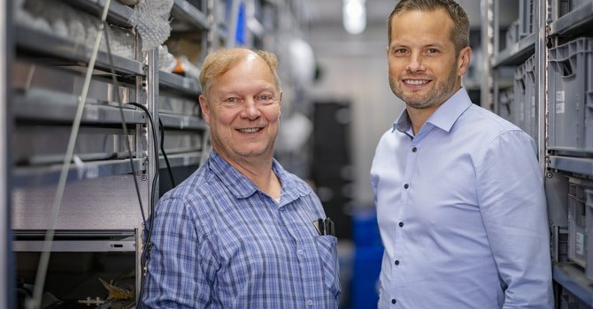 Der ehemalige Geschäftsführer Dr. Elmar Böhm (l.) und der neue Geschäftsführer Tarek Abram (r.). (Bildrechte: Visum / Stefan Sobotta)
