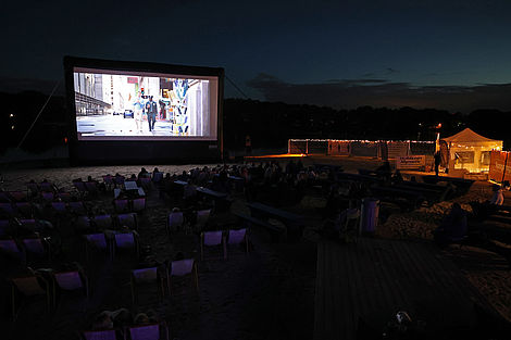 Eine Open-Air-Kinovorstellung.