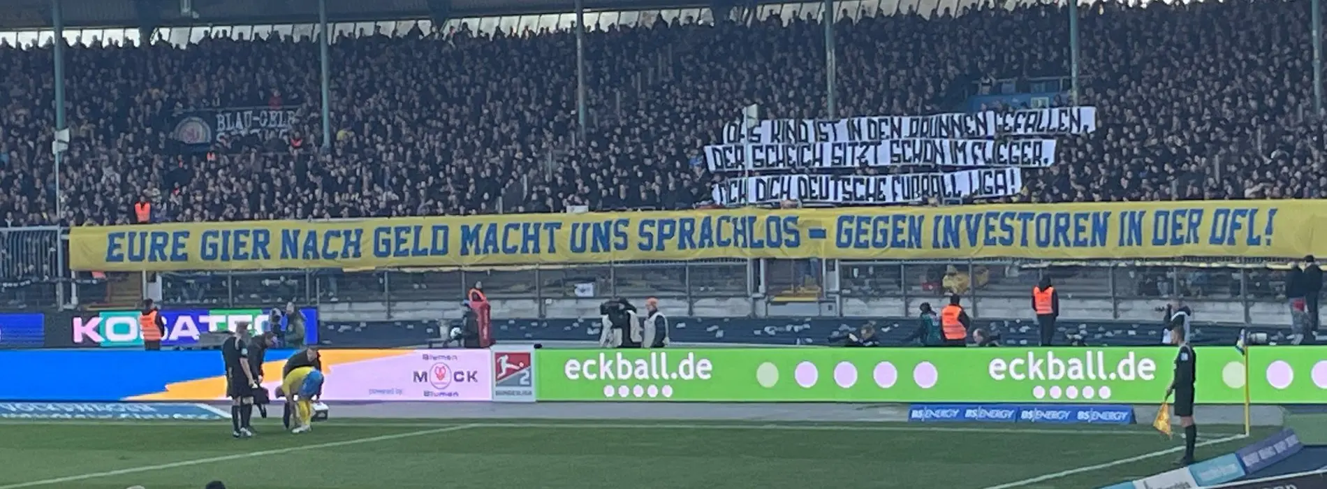 Ein Plakat von Eintracht Braunschweig-Fans gegen den Investoreneinstieg in die DFL.