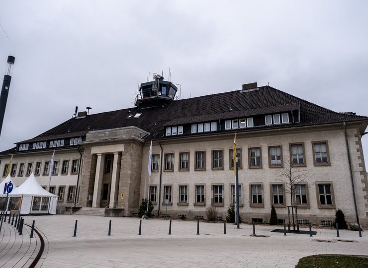 Terminal und Verwaltung des Braunschweiger Flughafens.