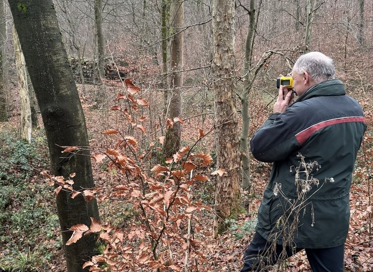 Vermessung im Steimker Bachtal für das Projekt "Wasserrückhalt im Wald". 