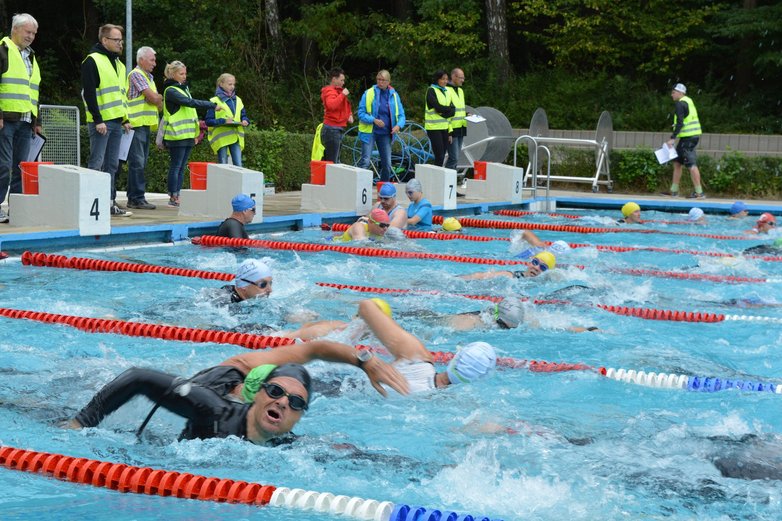 Schwimmer bei Elm-Lappwald-Triathlon