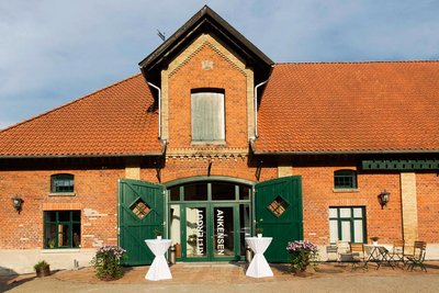 Hochzeitsfeier im ehemaligen Kuhstall – auf dem Rittergut Ankensen ist das möglich.