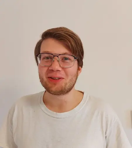 Niklas Donocik ist studierter Mathematik- und Physiklehrer.