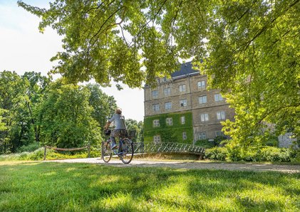 Mit dem Fahrrad durch die Stadt der Autos