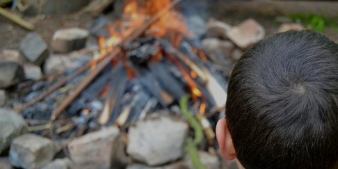 050517_Foto_Abenteuerspielplatz-Melverode_Lagerfeuer_Mariel-Reichard_web