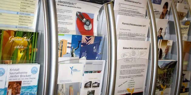 Gesundheitsmagazine und Prospekte.