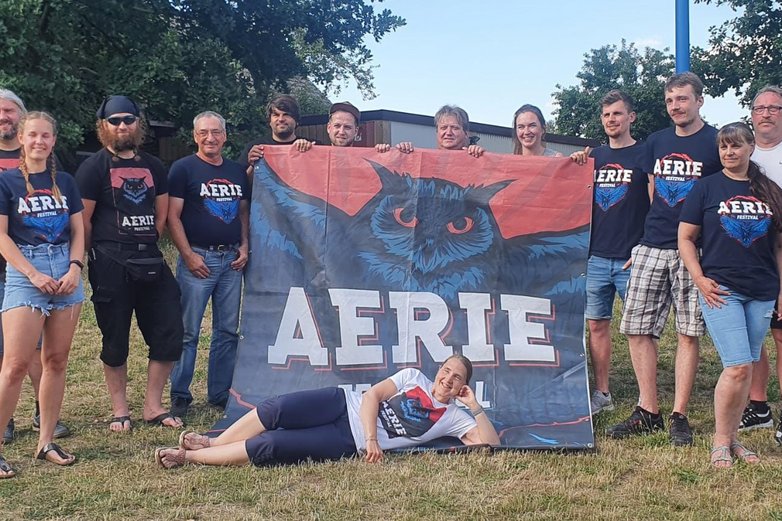 Das Team hinter dem Festival: Das Orga-Team und ehrenamtliche Helfer*innen stellen das Aerie Festival auf die Beine.