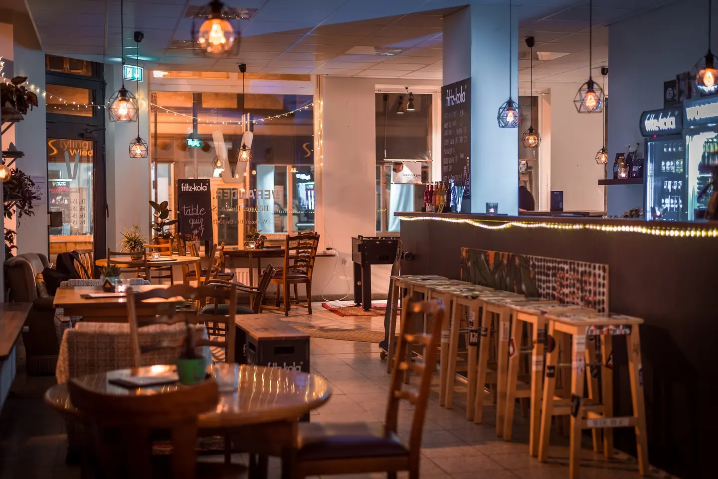 Stimmungsvolles Licht schafft in der Veränder.Bar in Wolfenbüttel eine Wohlfühl-Atmosphäre.