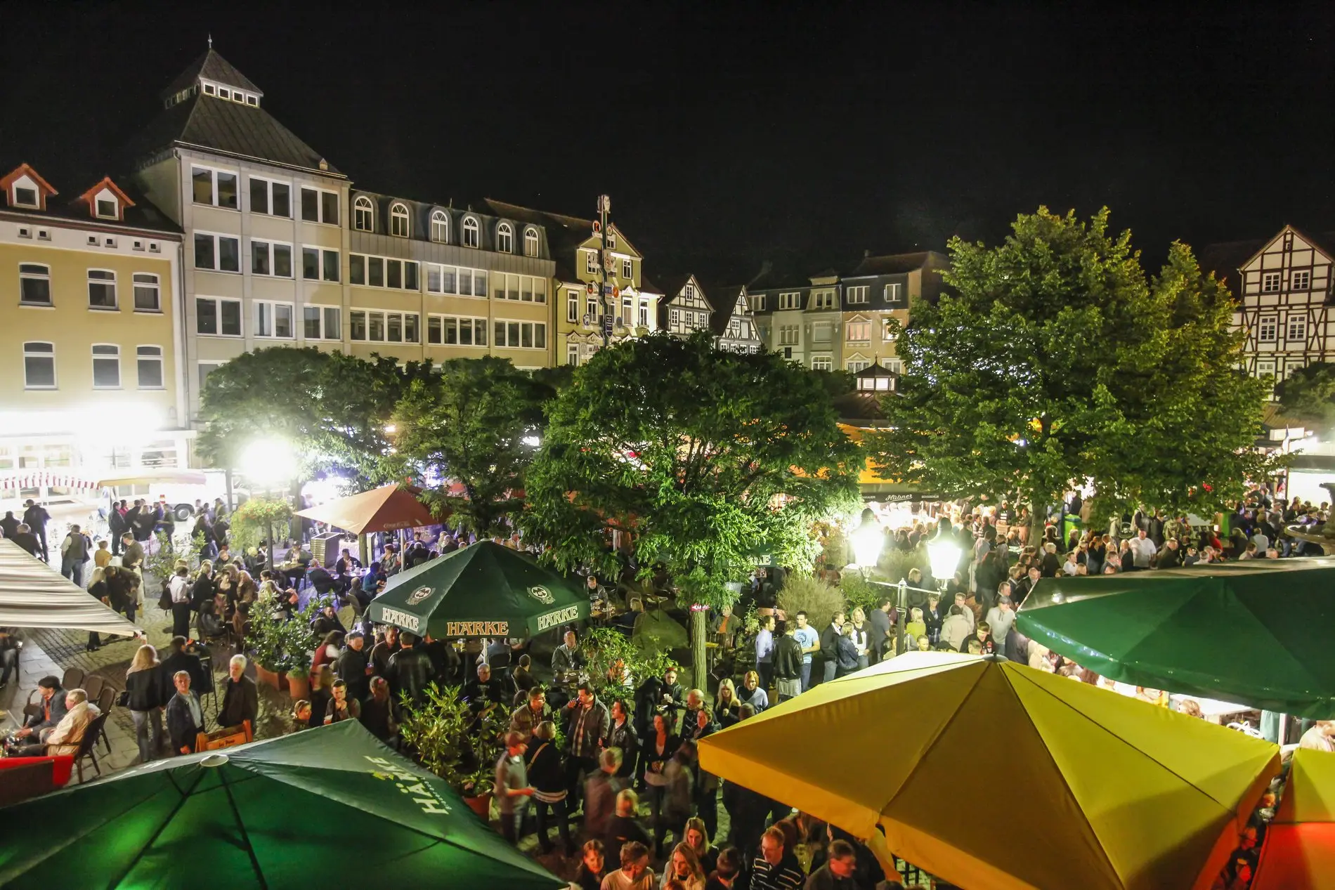 Volksfest in Peine bei Dunkelheit 