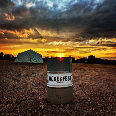 Wer campt erlebt Sonnenauf- und -untergang beim Ackerfest!
