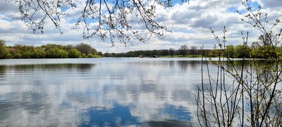 Man blickt auf den Salzgittersee