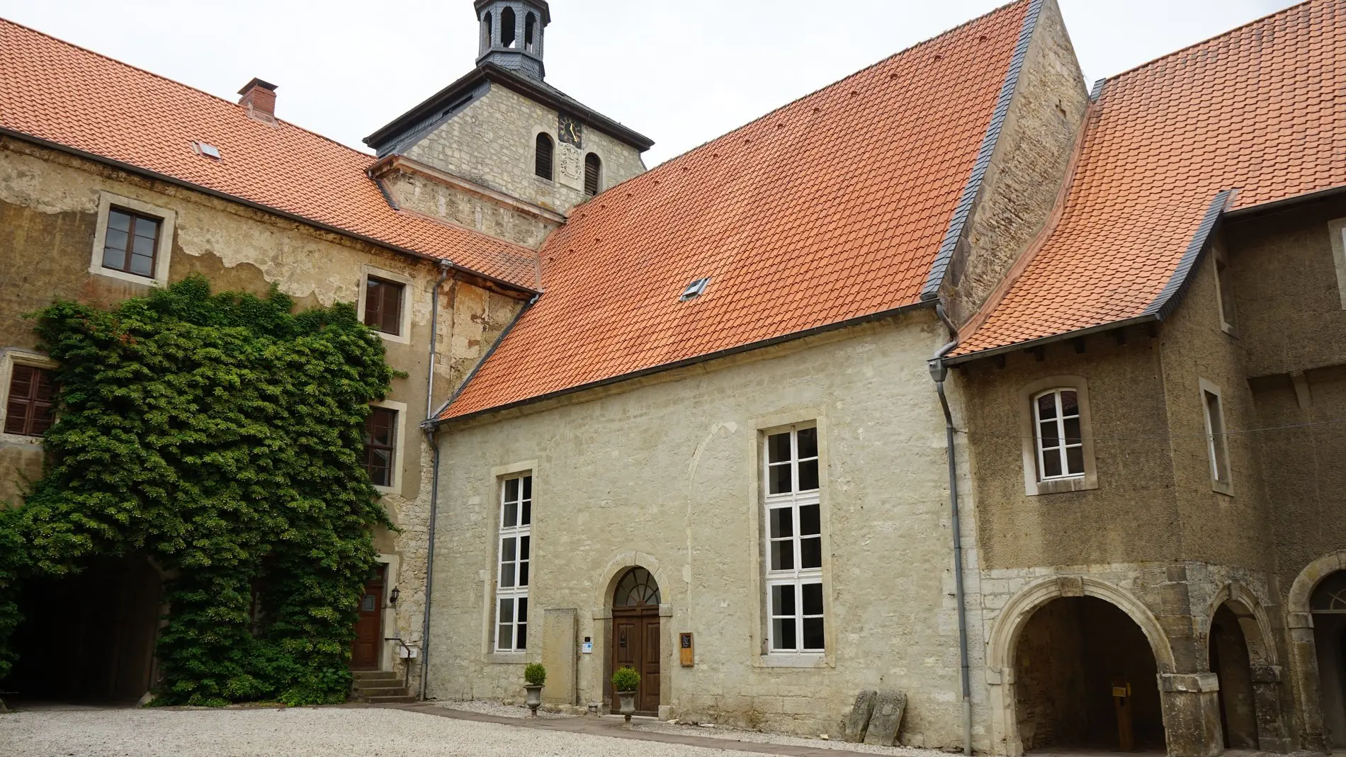 Außenansicht der Kapelle des Rittergutes Lucklum