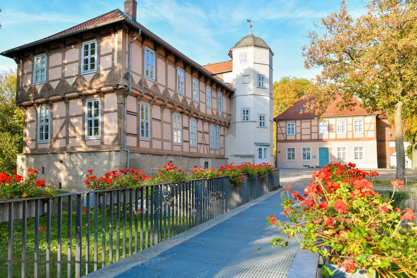 Man blickt von außen auf das Hoffmann-von-Fallersleben Museum