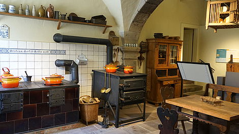In der historischen Burgküche wird regelmäßig gebrutzelt