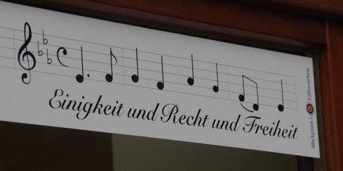 120816_foto_hoffmann-von-fallersleben_deutschlandlied-auf-banner_lara-gahlow-blogger_web_neu
