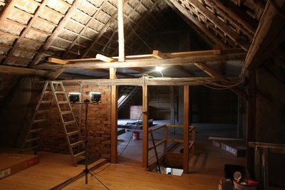 Ein Dachboden.