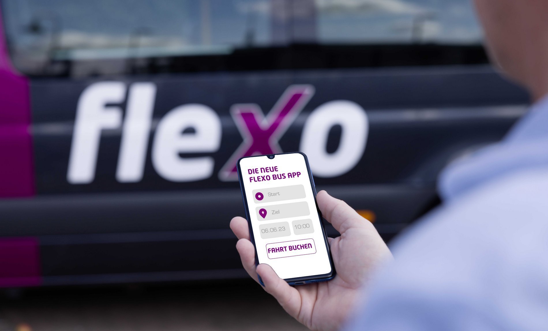 Nachhaltig unterwegs: Die geöffnete Flexobus-App auf einem Smartphone.