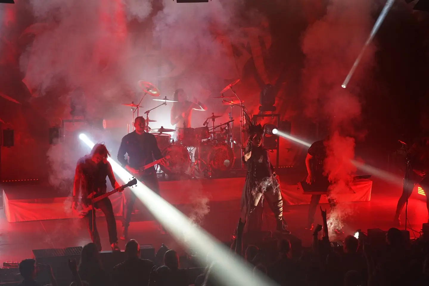 Vier Musiker im Scheinwerfernebel auf der Bühne des WESTand.