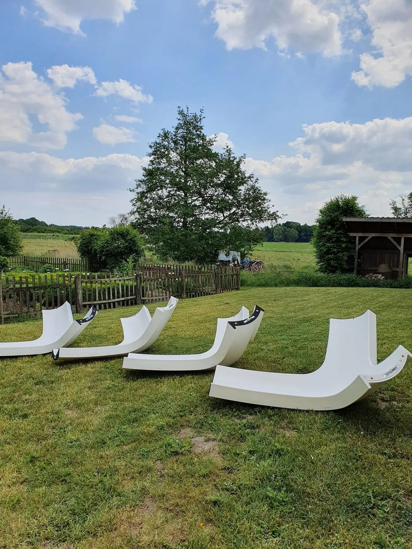 Ufo gelandet? So sah der erste Schritt des Aufbaus des Sleeperoos an der Burg Brome aus.