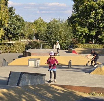 Beliebt und einer der besten Skateparks der Region: die Anlage im Allerpark in Wolfsburg. (Bildrechte: Beate Ziehres)