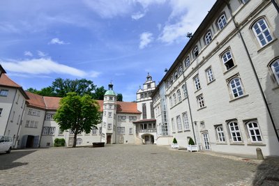 Man blickt auf den Innenhof des Gifhorner Schlosses