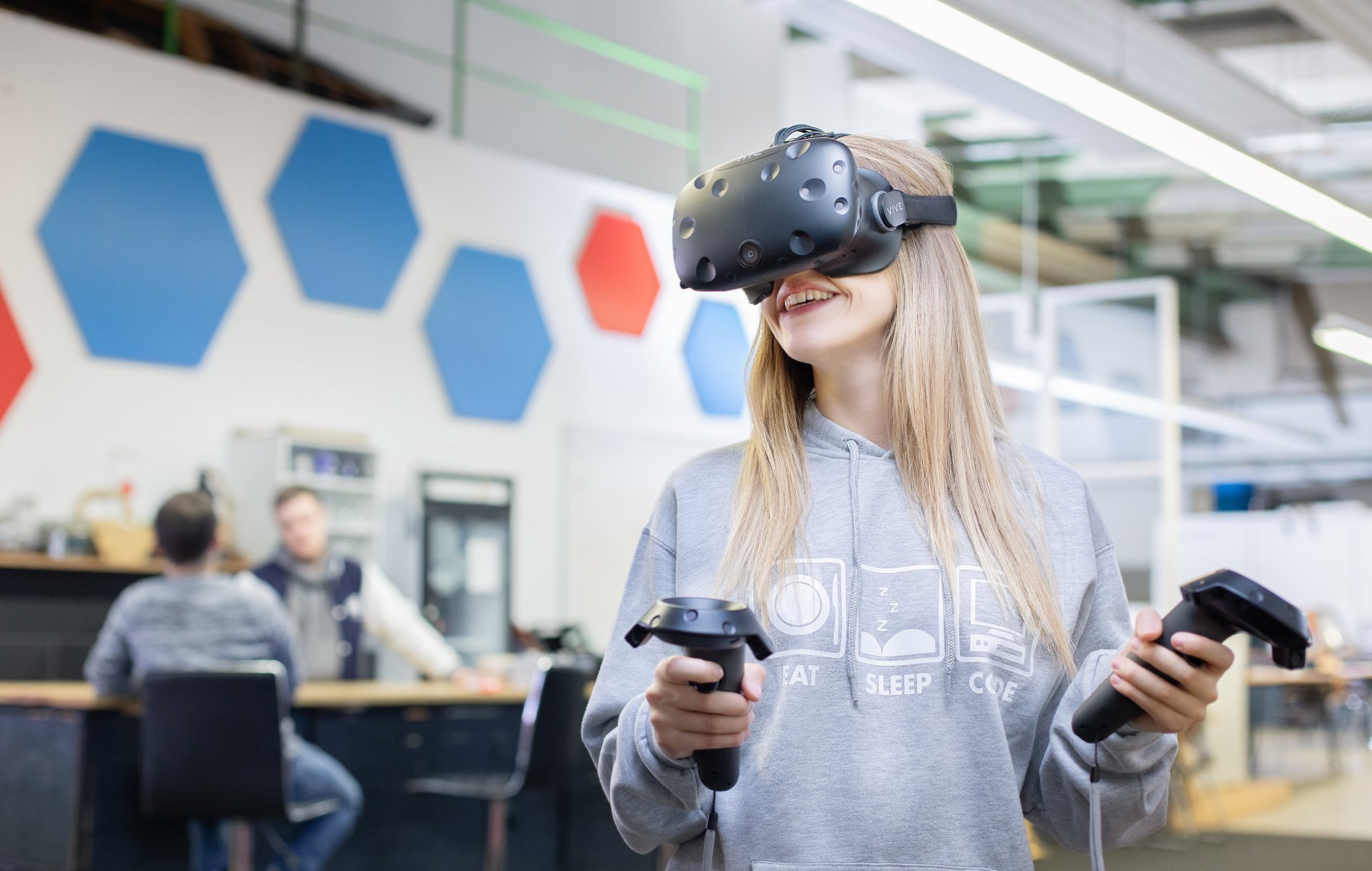 Im Protohaus können Interessierte beispielsweise mit VR (Virtual Reality) Anwendungen experimentieren.