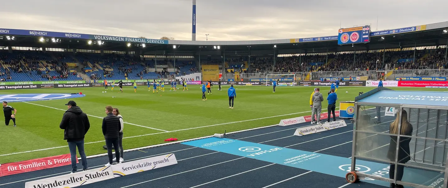 Fans im Eintracht-Stadion.